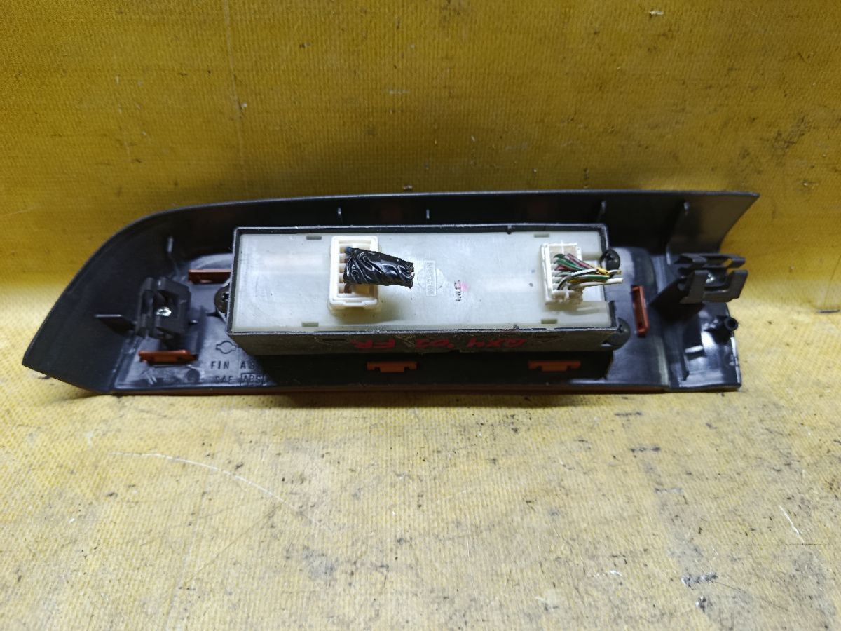 Блок упр-я стеклоподъемниками на Infiniti Qx4 R50 Фото 2