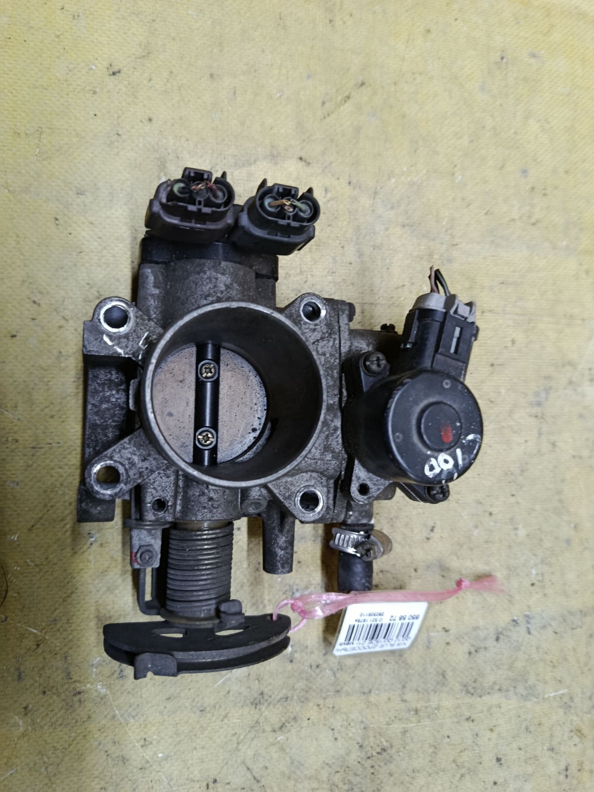 Дроссельная заслонка на Nissan Bluebird Sylphy QG10 QG18DE Фото 1