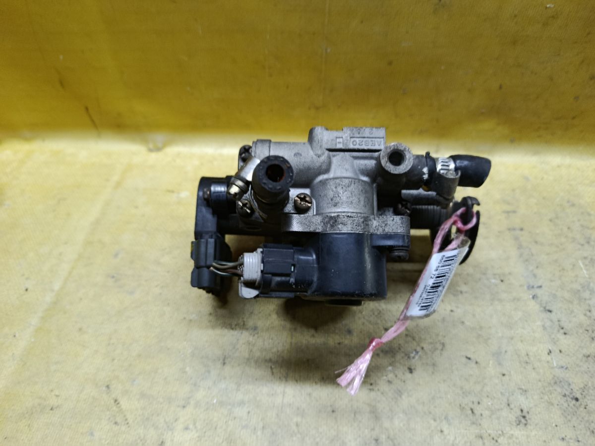 Дроссельная заслонка на Nissan Bluebird Sylphy QG10 QG18DE Фото 3