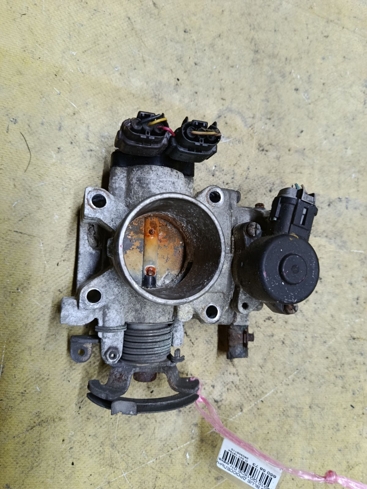 Дроссельная заслонка на Nissan Bluebird Sylphy QG10 QG18DE Фото 1