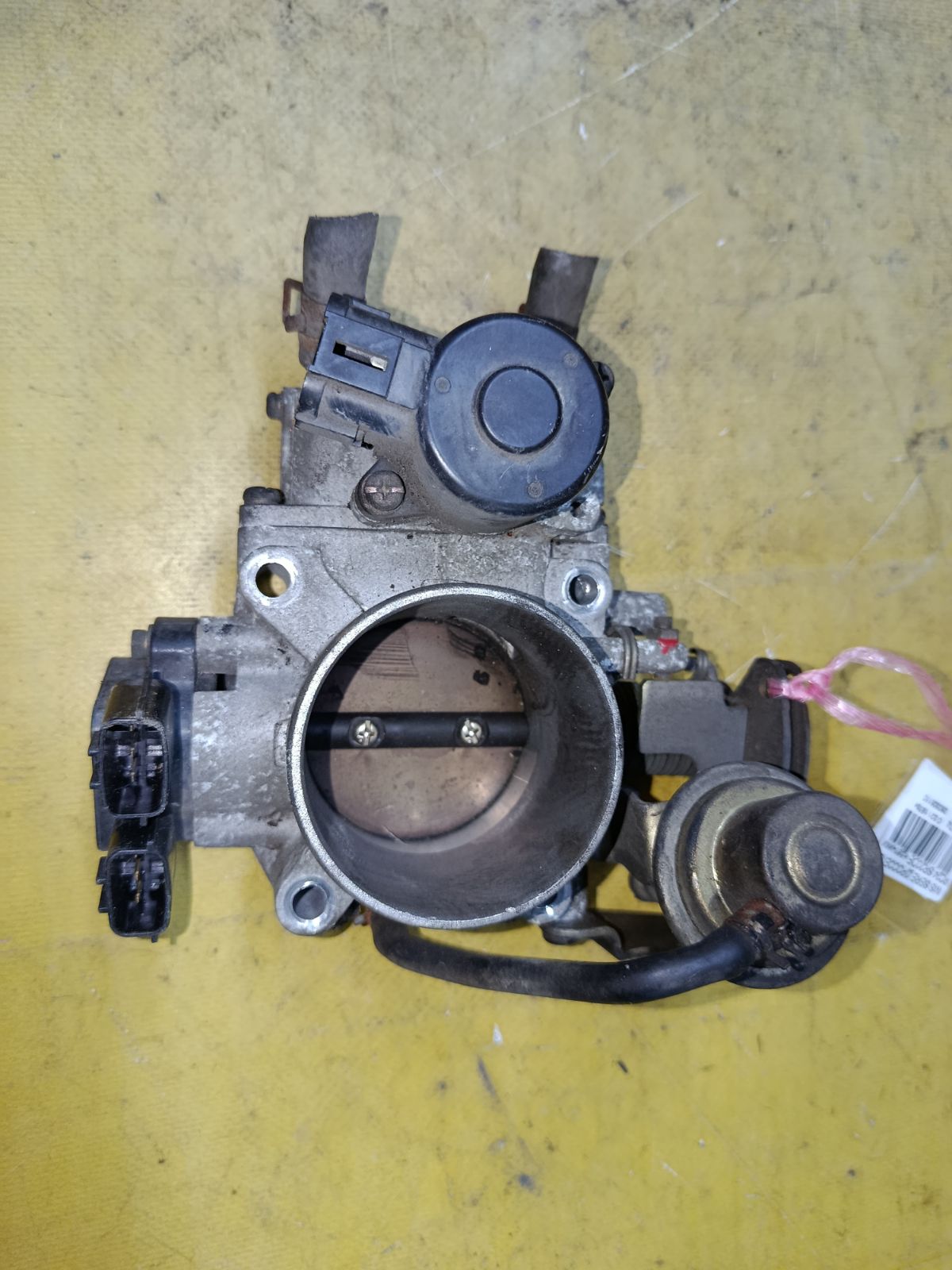 Дроссельная заслонка на Nissan Serena PC24 SR20DE Фото 1