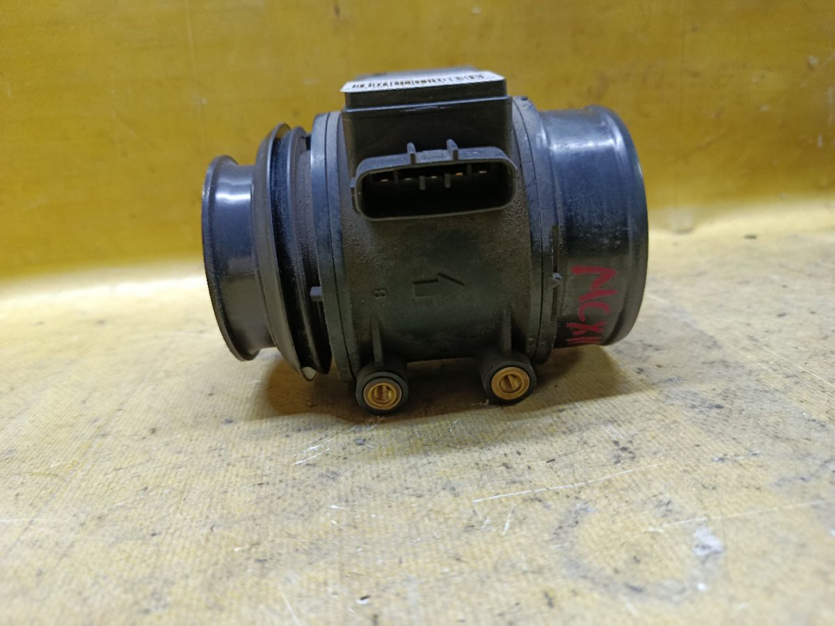 Датчик расхода воздуха 22250-20020 на Toyota Avalon MCX10 1MZ-FE Фото 1