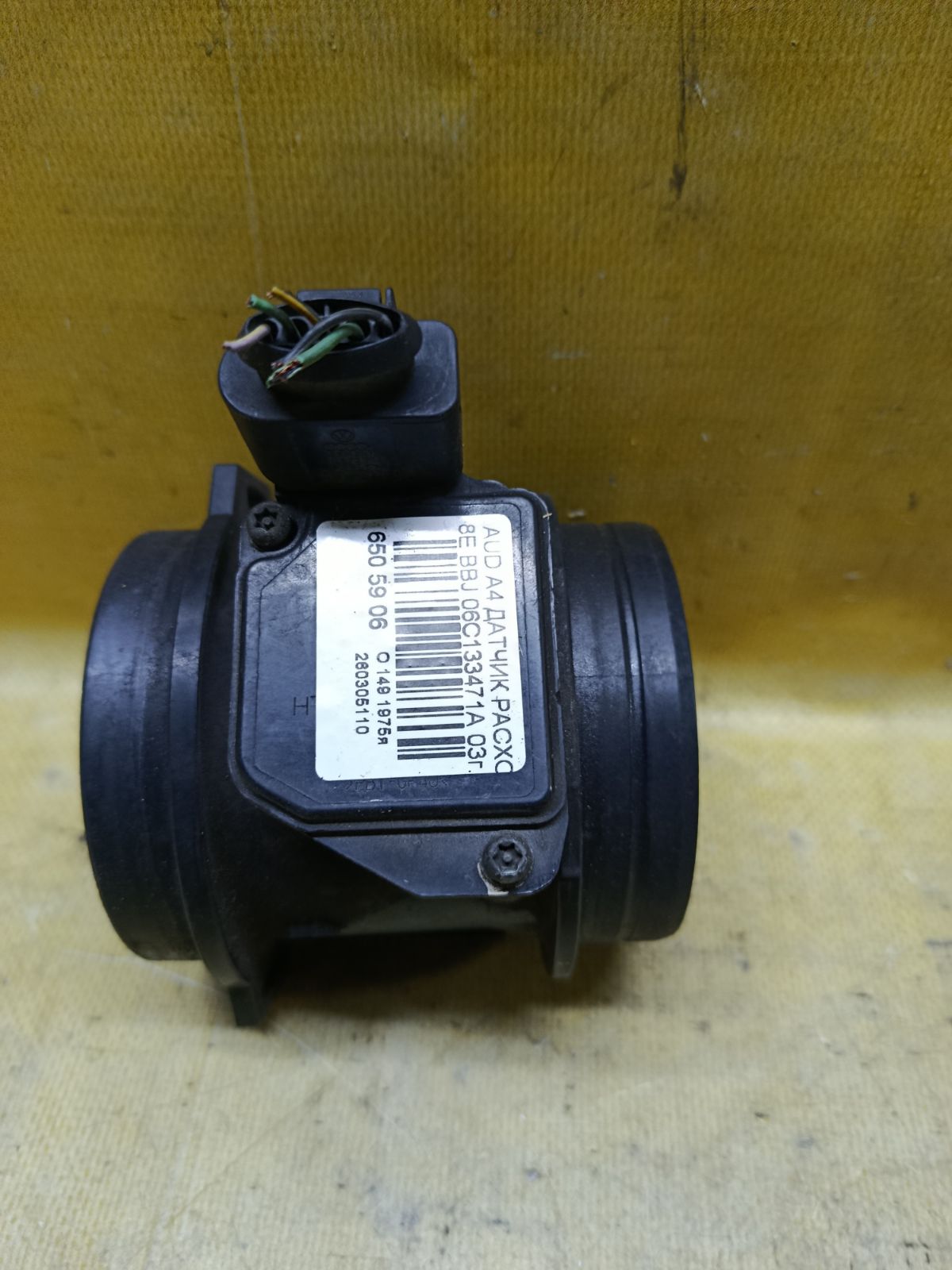 Датчик расхода воздуха 06C133471A на Audi A4 8E BBJ Фото 2