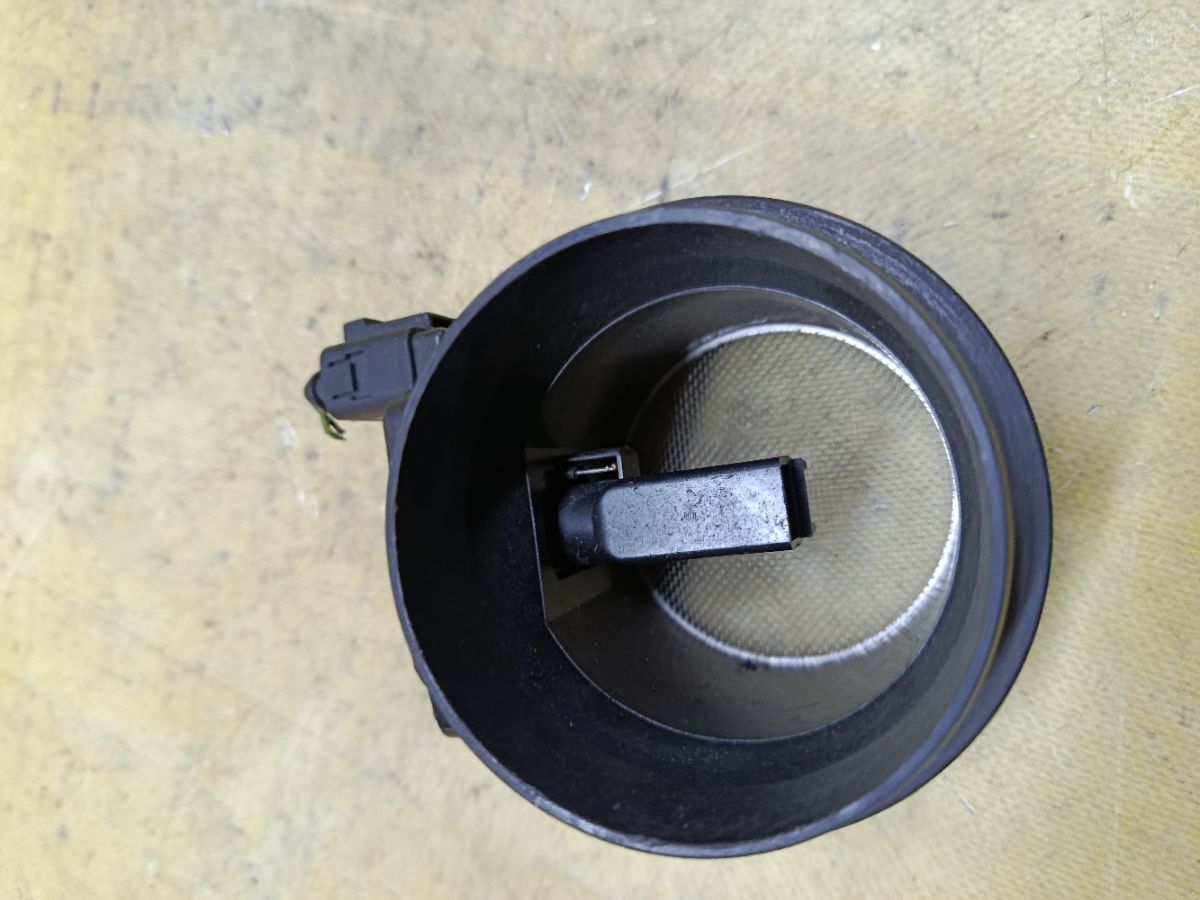 Датчик расхода воздуха 06C133471A на Audi A4 8E BBJ Фото 3