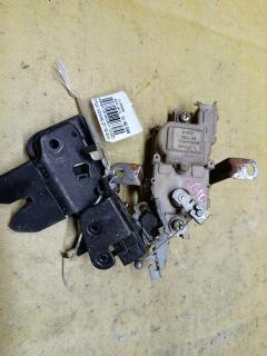 Замок крышки багажника на Nissan Bluebird Sylphy QG10 Фото 2