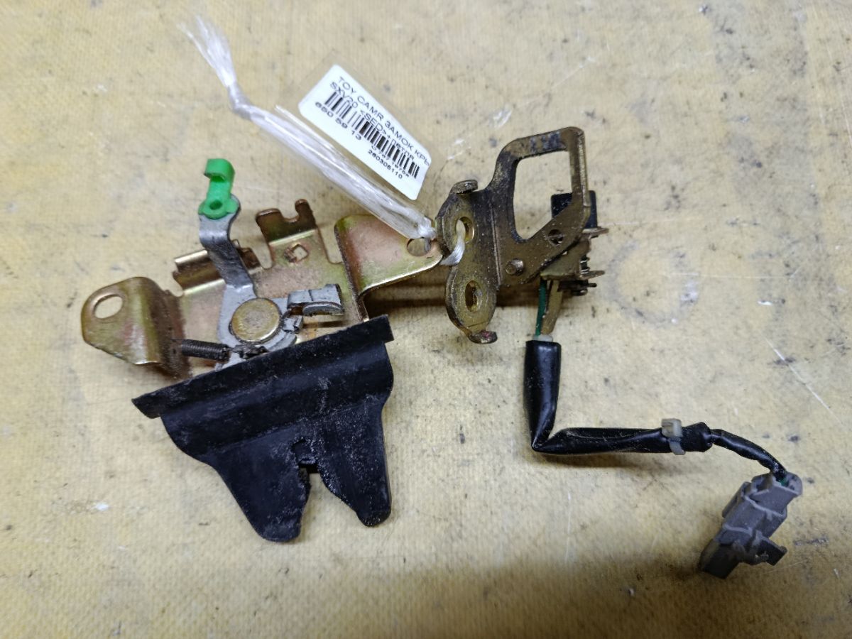Замок крышки багажника на Toyota Camry Gracia SXV20 Фото 2