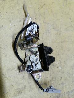 Замок крышки багажника на Toyota Corona ST191 Фото 2