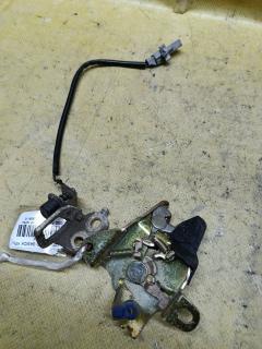 Замок крышки багажника на Toyota Corona ST191