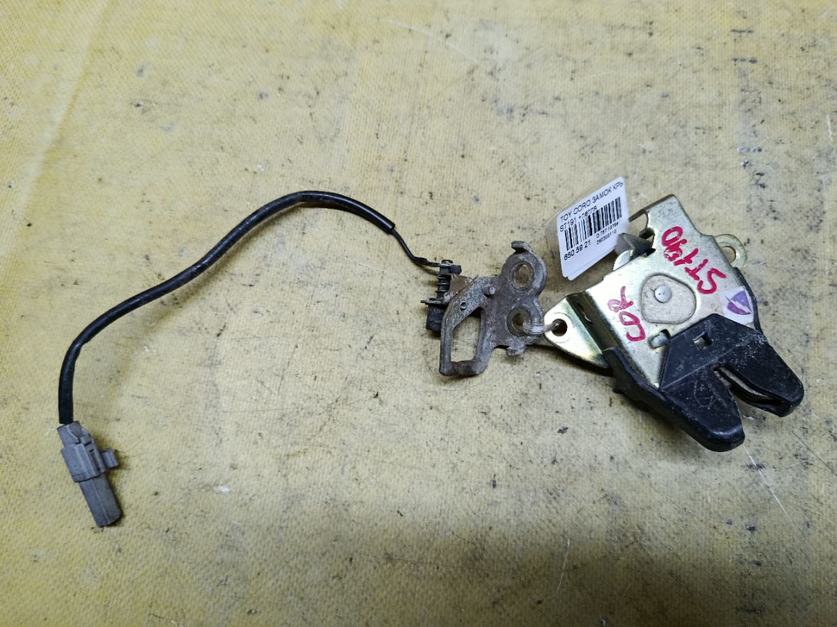 Замок крышки багажника на Toyota Corona ST191 Фото 2