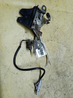 Замок крышки багажника на Toyota Corona ST191