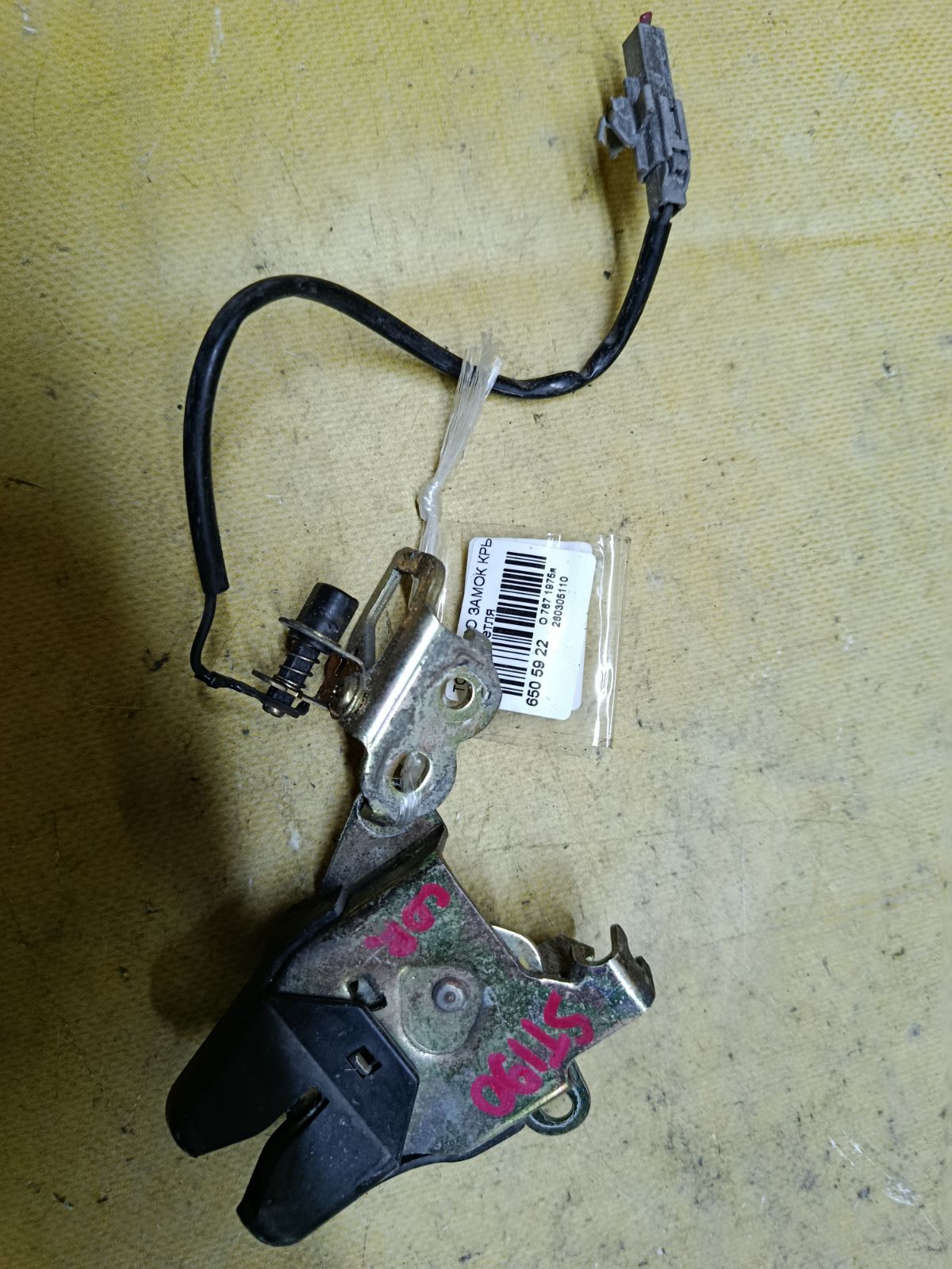 Замок крышки багажника на Toyota Corona ST191 Фото 2