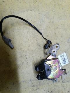 Замок крышки багажника на Toyota Corona ST191 Фото 2