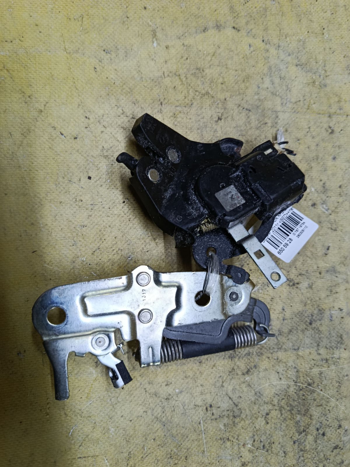 Замок крышки багажника на Mazda 3 BL5FP Фото 2