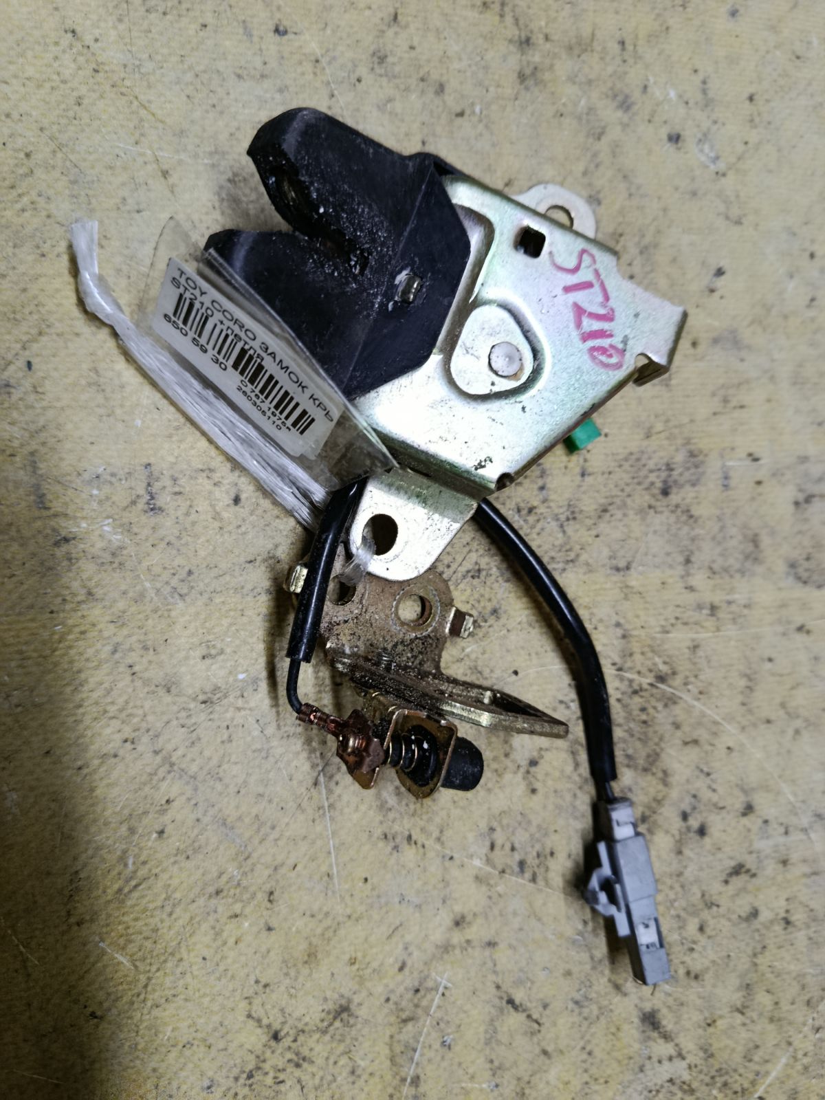 Замок крышки багажника на Toyota Corona Premio ST210 Фото 2