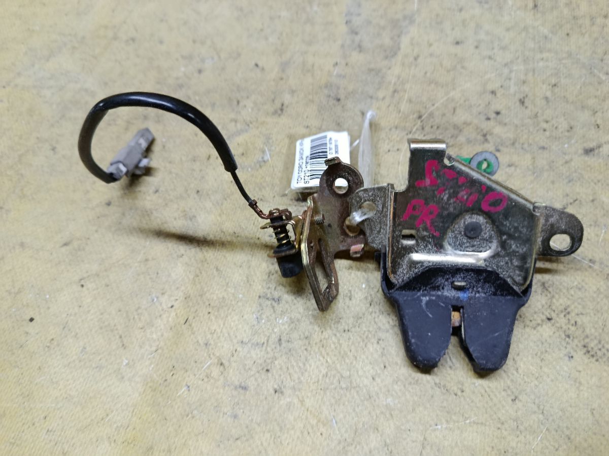 Замок крышки багажника на Toyota Corona Premio ST210 Фото 2