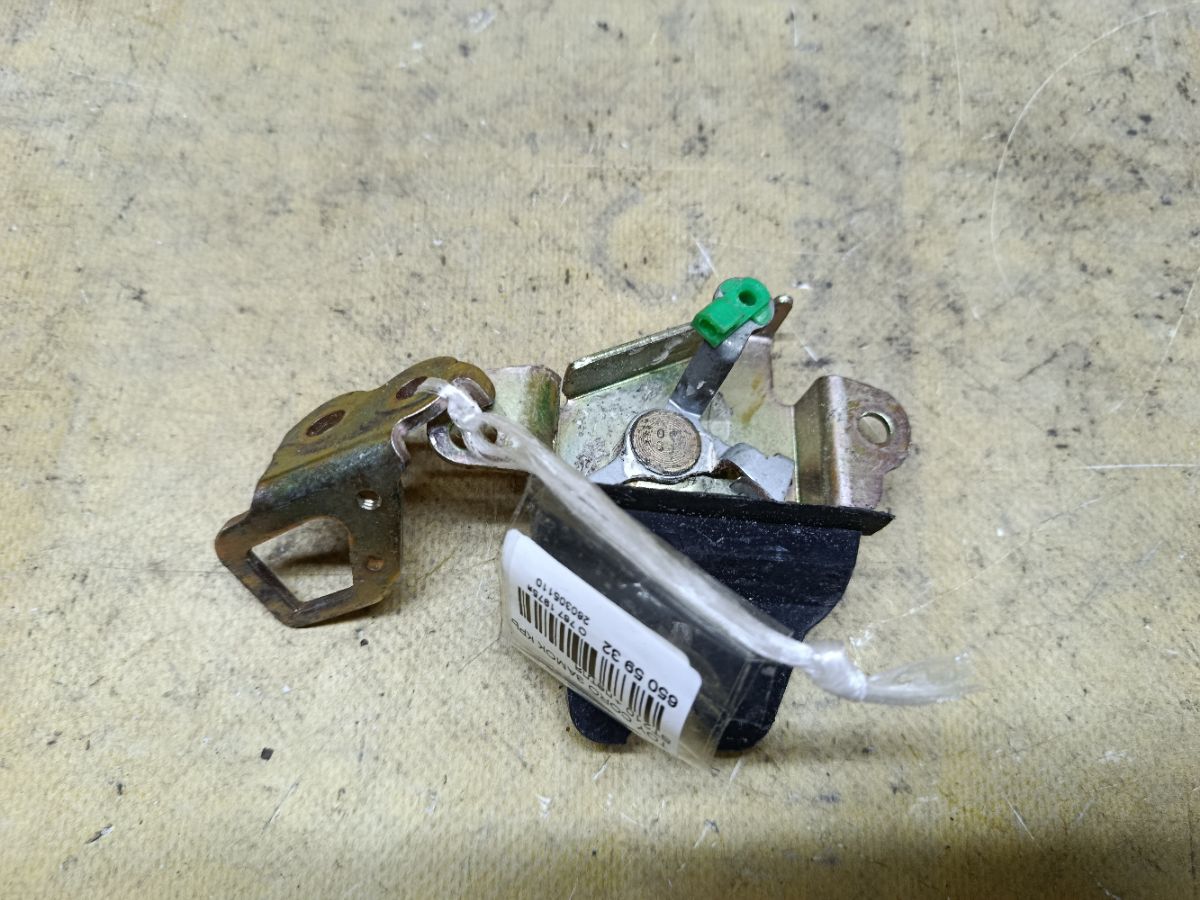 Замок крышки багажника на Toyota Corona Premio ST210 Фото 1