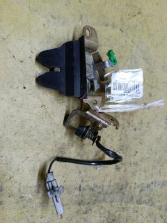 Замок крышки багажника на Toyota Corona Premio ST210