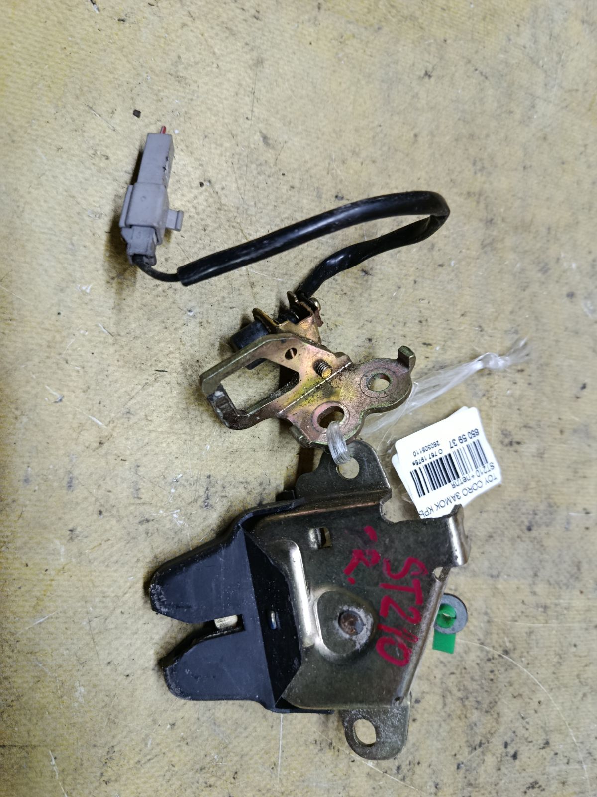 Замок крышки багажника на Toyota Corona Premio ST210 Фото 2