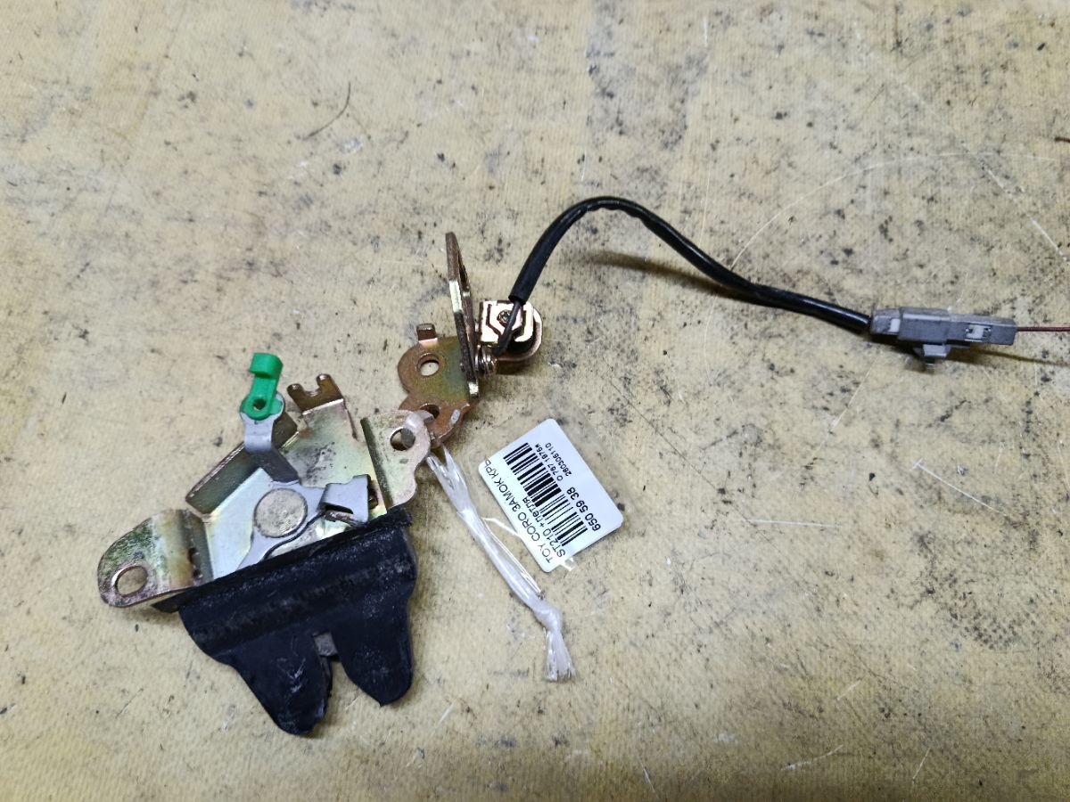 Замок крышки багажника на Toyota Corona Premio ST210 Фото 1