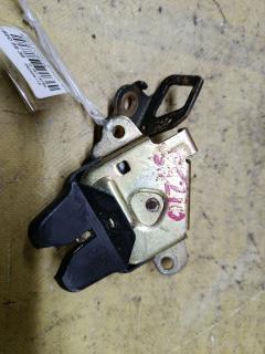 Замок крышки багажника на Toyota Corona Premio ST210 Фото 2