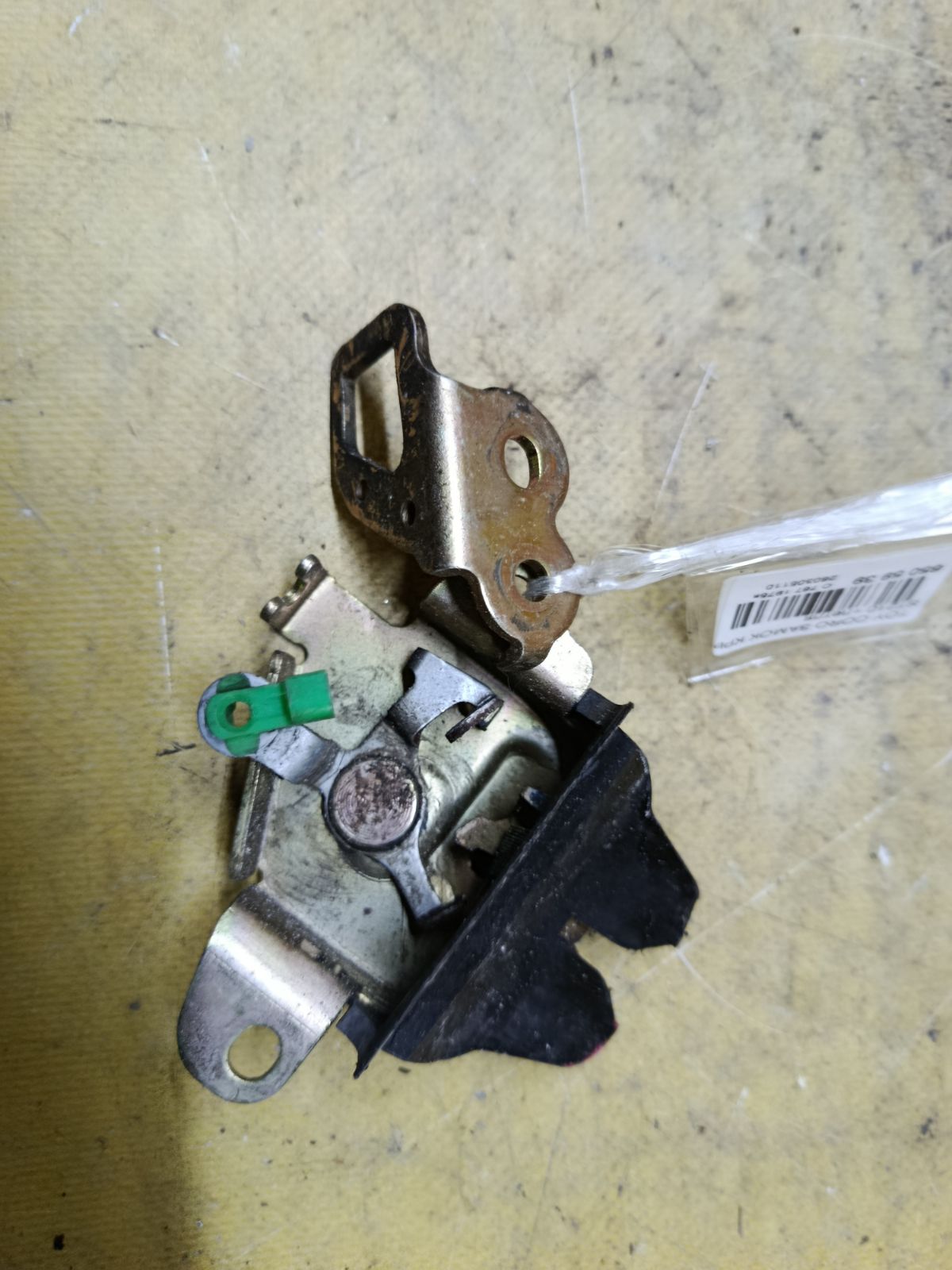 Замок крышки багажника на Toyota Corona Premio ST210 Фото 1