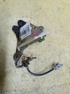 Замок крышки багажника на Toyota Corona Premio ST210 Фото 2