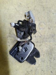 Замок крышки багажника на Nissan Bluebird Sylphy QG10 Фото 2