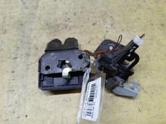 Замок крышки багажника на Nissan Bluebird Sylphy QG10 Фото 2