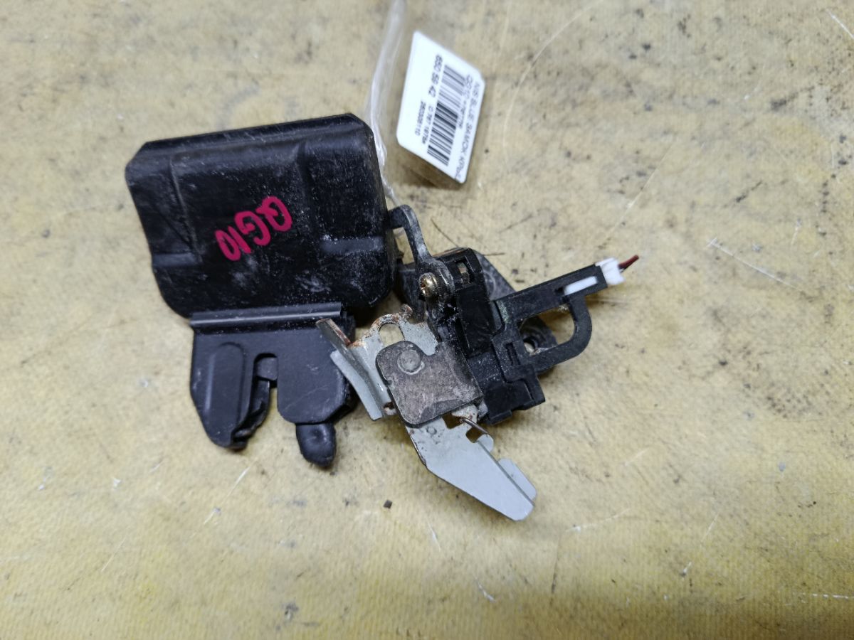 Замок крышки багажника на Nissan Bluebird Sylphy QG10 Фото 1