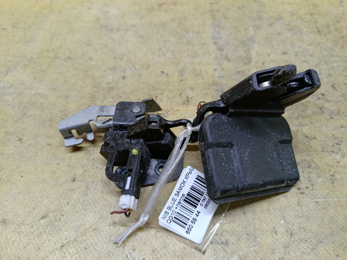 Замок крышки багажника на Nissan Bluebird Sylphy QG10 Фото 1