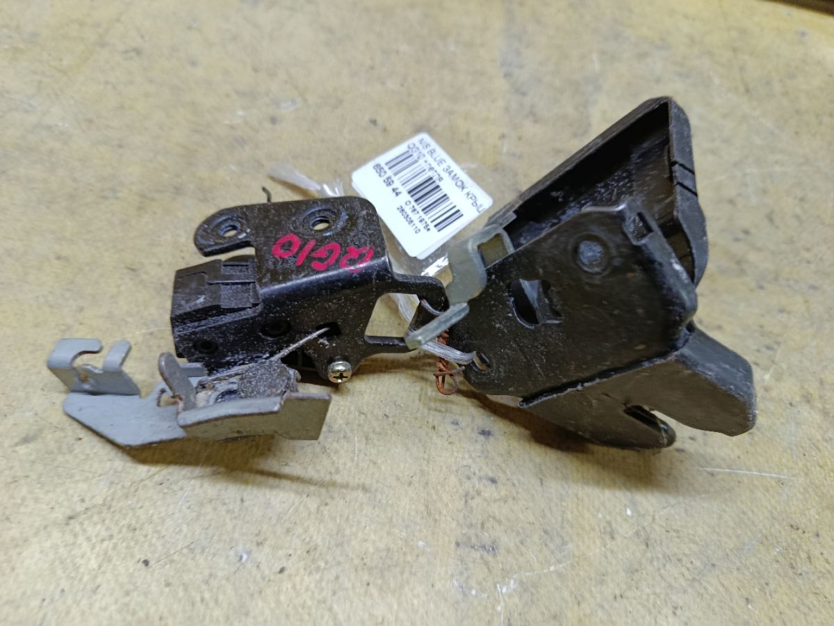 Замок крышки багажника на Nissan Bluebird Sylphy QG10 Фото 2
