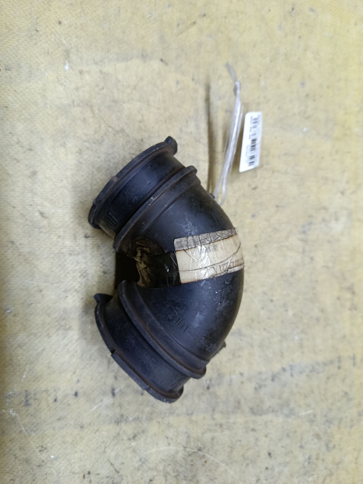 Патрубок воздушн.фильтра ZJ0113221A на Mazda Axela BK5P ZY-VE Фото 2