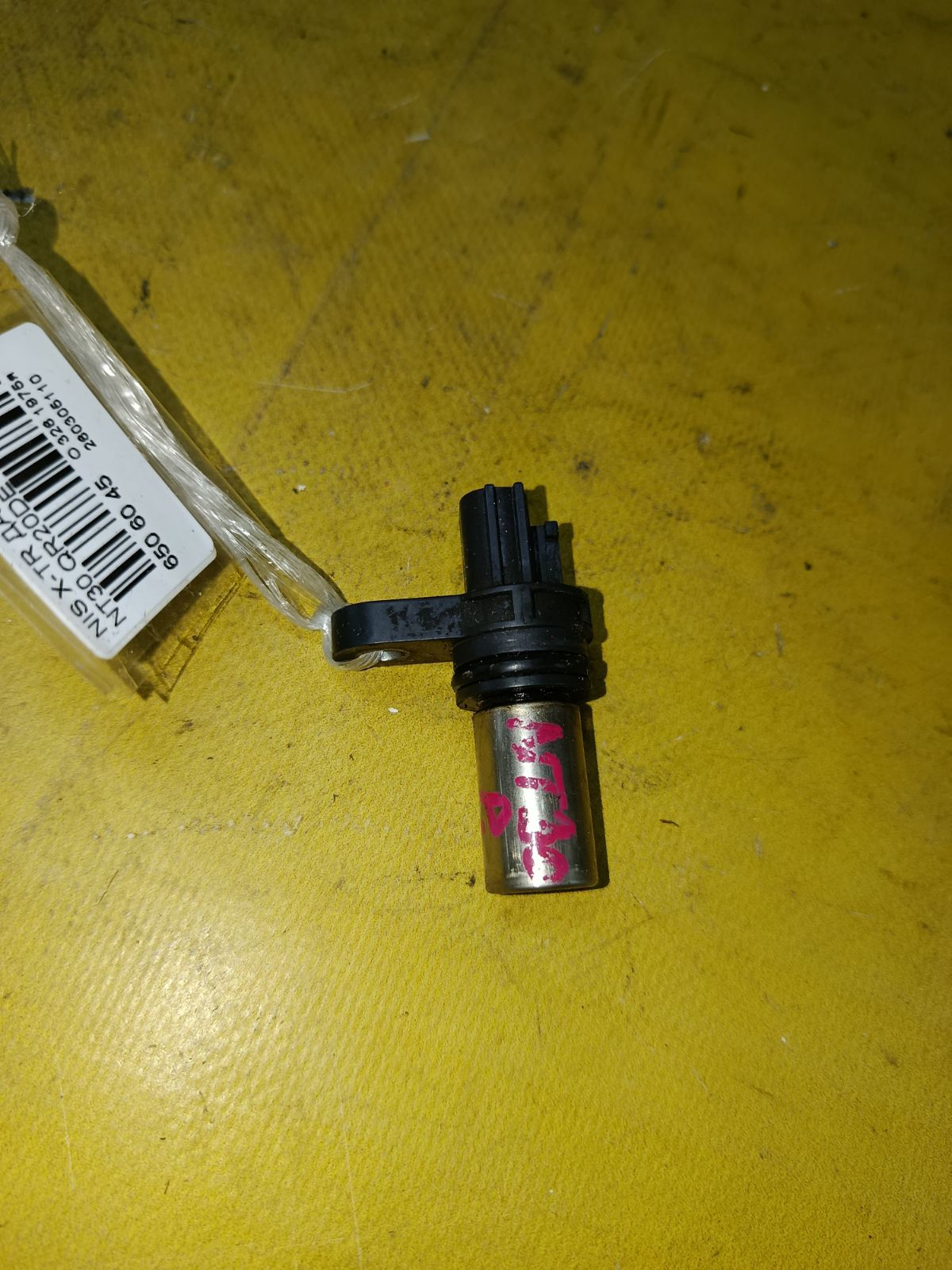 Датчик положения распредвала 23731-6N205, 23731-6N206, 23731-6N20A, 23731-6N20C, 23731-6N21A на Nissan X-Trail NT30 QR20DE Фото 1