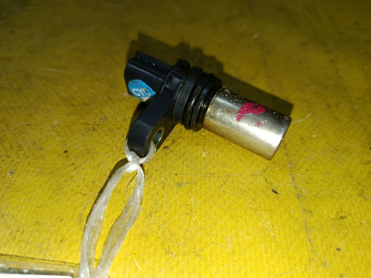 Датчик положения распредвала 23731-6N205, 23731-6N206, 23731-6N20A, 23731-6N20C, 23731-6N21A на Nissan X-Trail NT30 QR20DE Фото 1