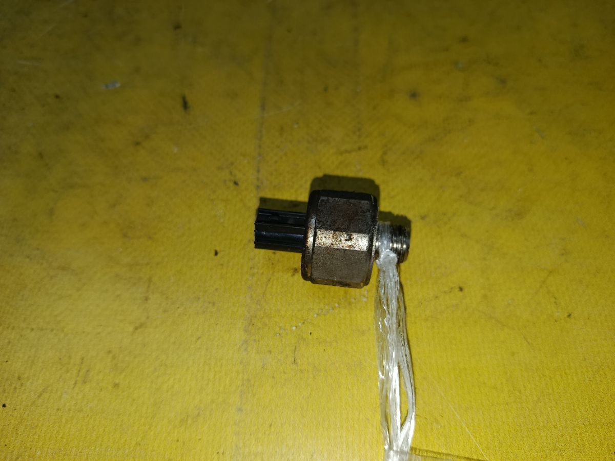 Датчик детонации 30530 PNA 003 на Honda Cr-V RD5 K20A Фото 1