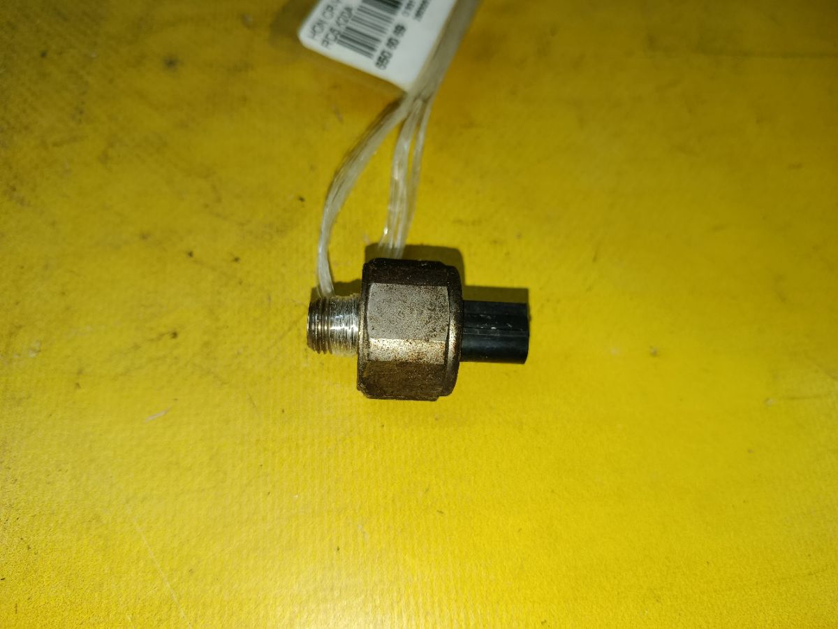 Датчик детонации 30530 PNA 003 на Honda Cr-V RD5 K20A Фото 1