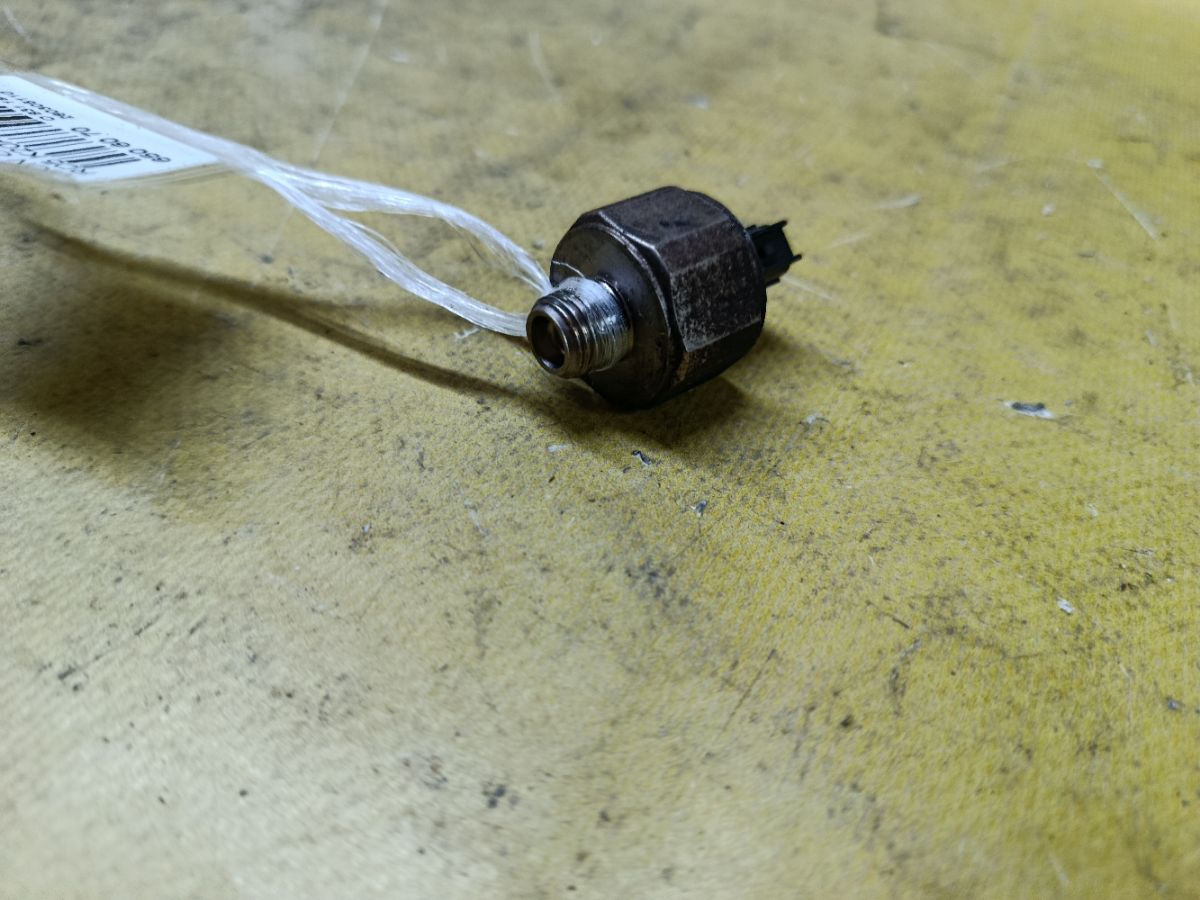 Датчик детонации 30530 PNA 003 на Honda Cr-V RD5 K20A Фото 1