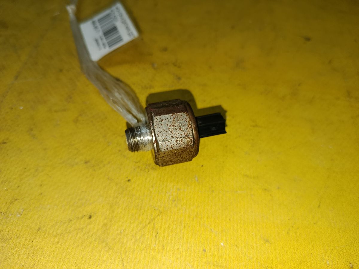 Датчик детонации 30530 PNA 003 на Honda Cr-V RD5 K20A Фото 1