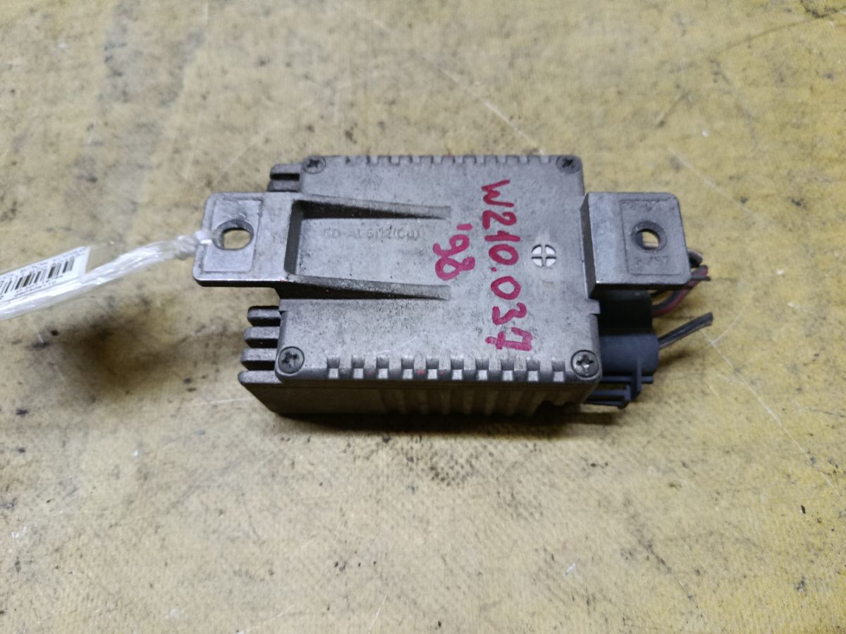 Блок управления вентилятором A0185459932 на Mercedes-Benz E-Class W210.037 111.970 Фото 1