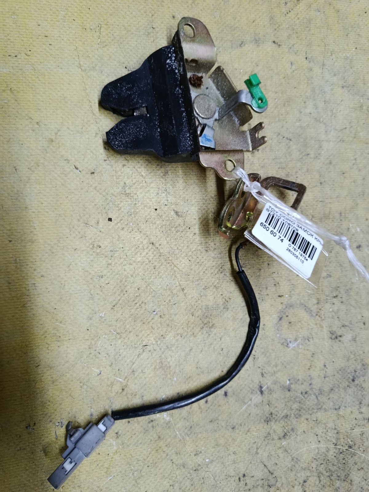 Замок крышки багажника на Toyota Corona Premio ST210 Фото 1