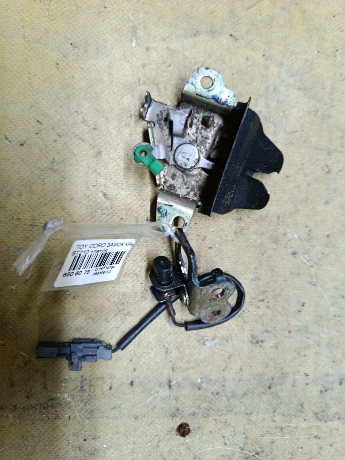 Замок крышки багажника на Toyota Corona Premio ST210 Фото 1