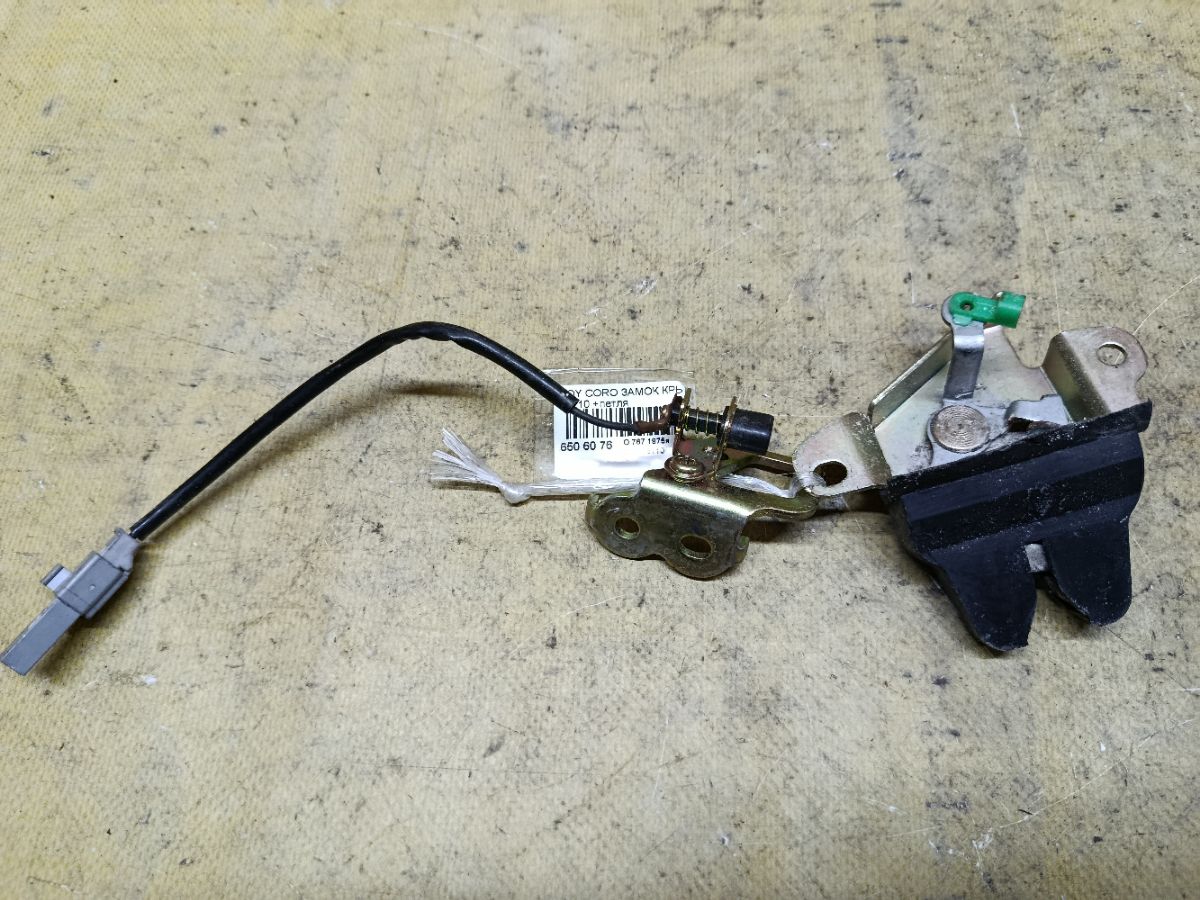 Замок крышки багажника на Toyota Corona Premio ST210 Фото 1