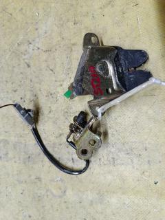 Замок крышки багажника на Toyota Corona Premio ST210 Фото 2