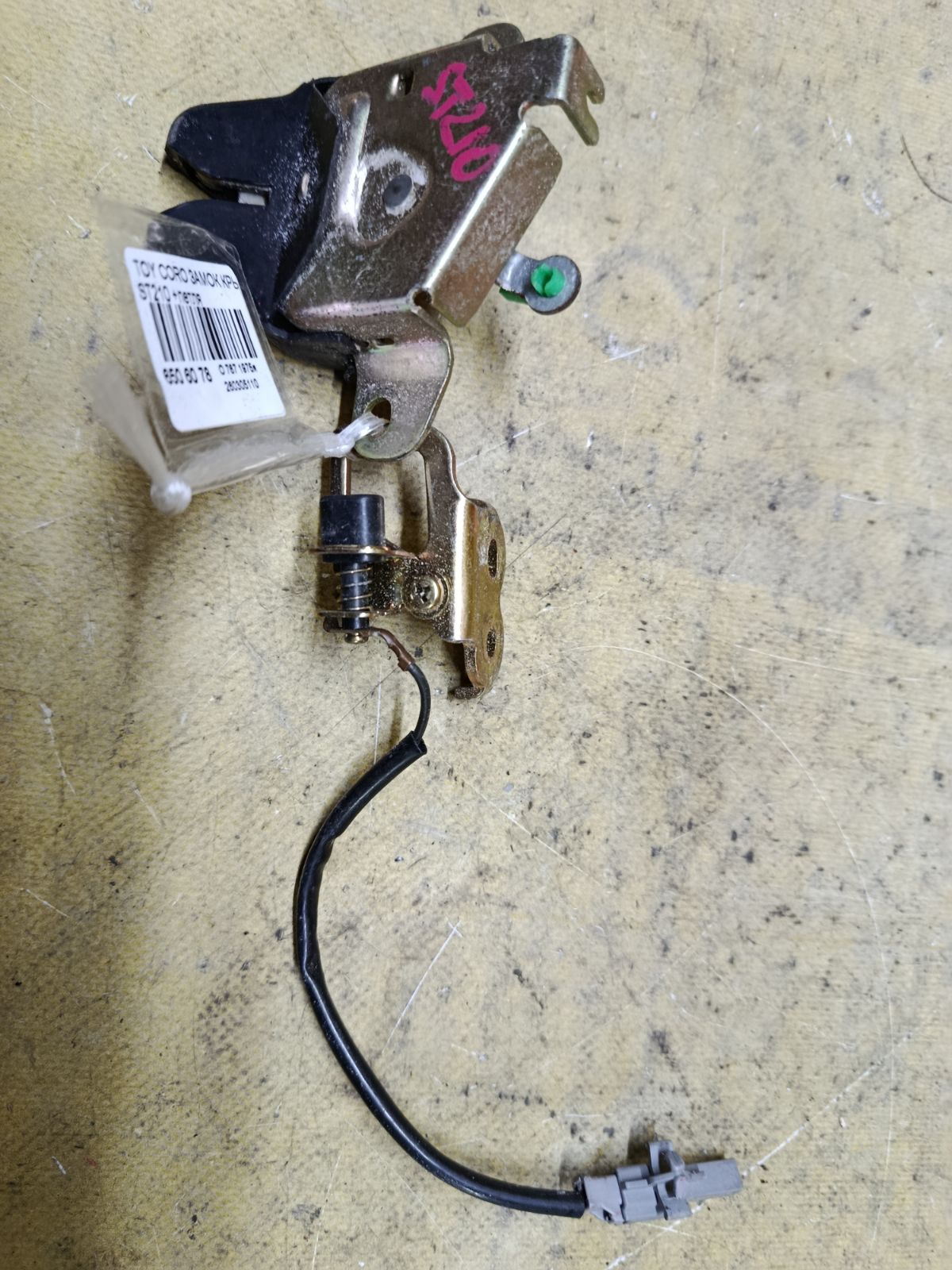 Замок крышки багажника на Toyota Corona Premio ST210 Фото 2