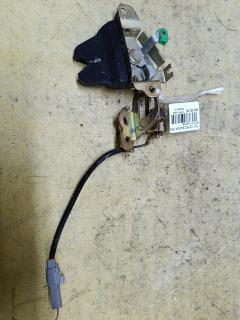 Замок крышки багажника на Toyota Corona Premio ST210