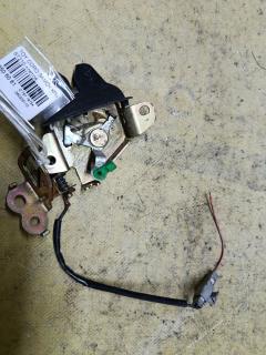 Замок крышки багажника на Toyota Corona Premio ST210 Фото 2