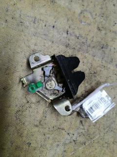 Замок крышки багажника на Toyota Corona Premio ST210 Фото 2