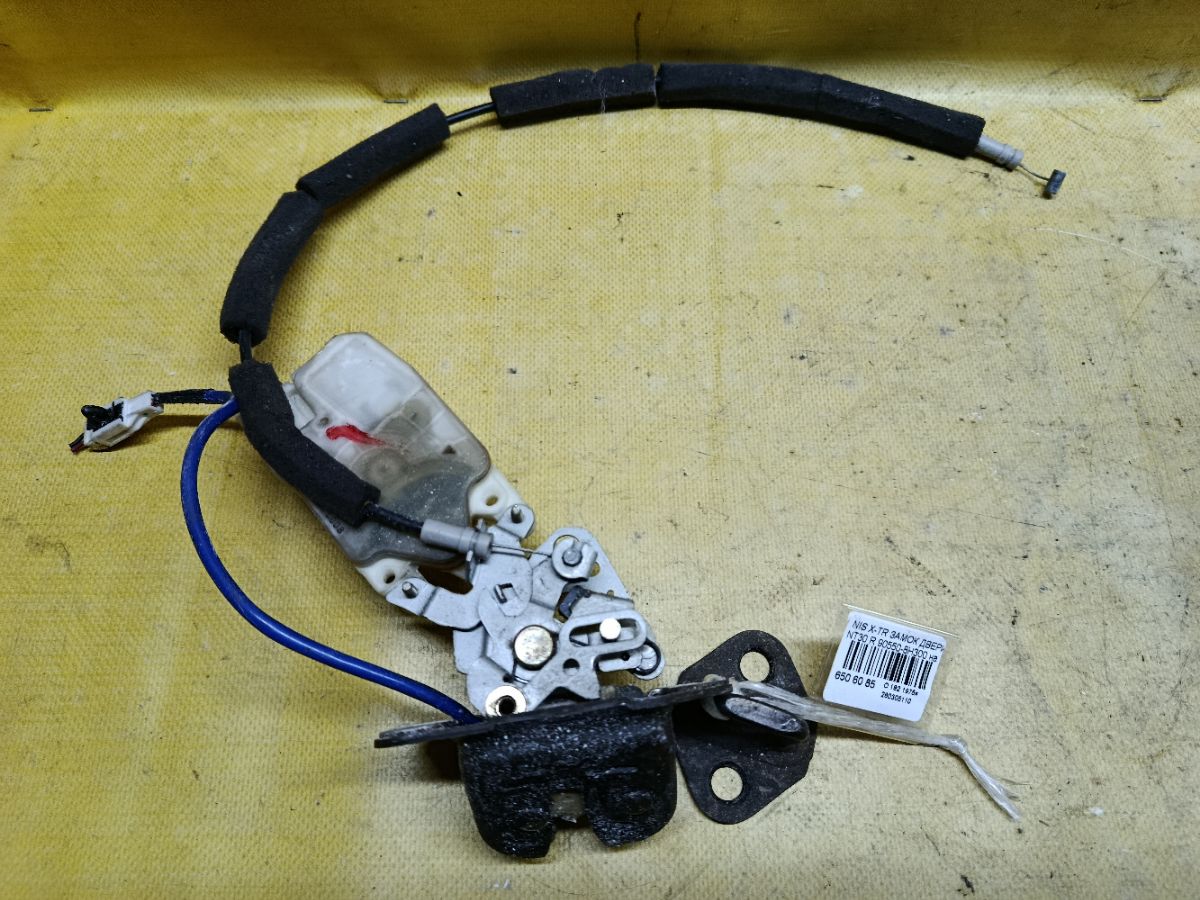 Замок двери 90550-8H300 на Nissan X-Trail NT30 Фото 1