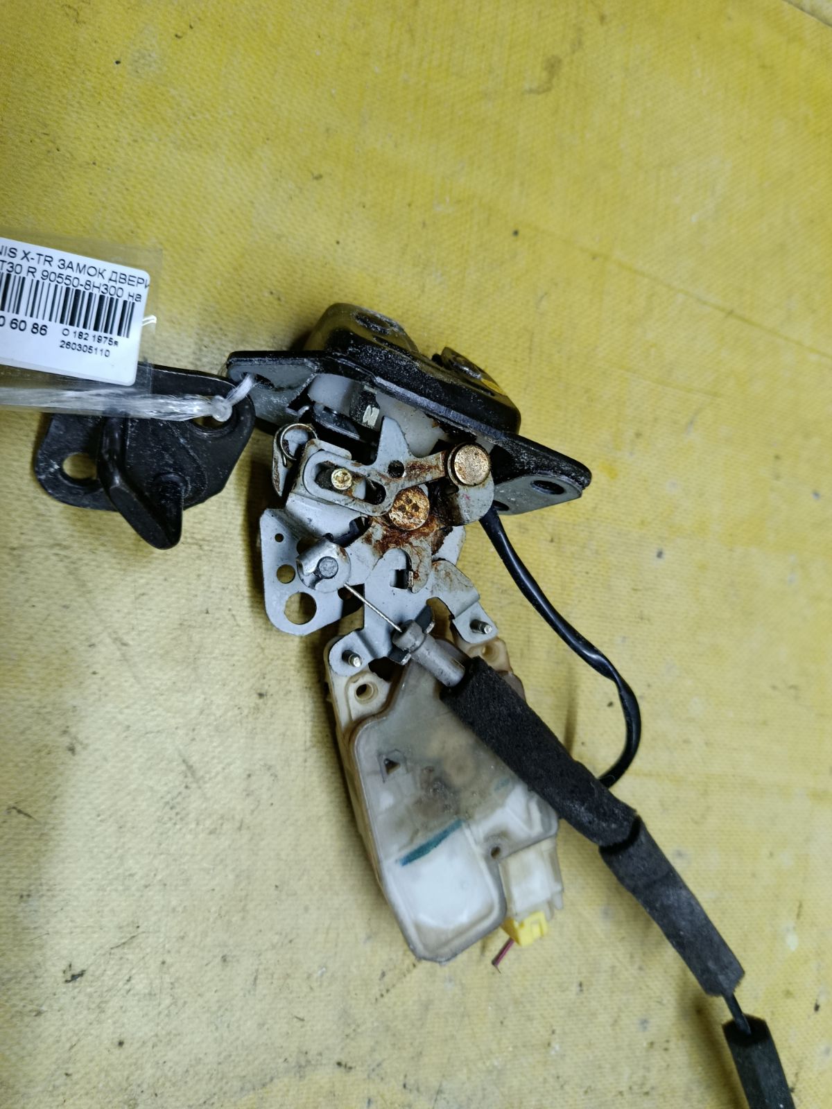 Замок двери 90550-8H300 на Nissan X-Trail NT30 Фото 3