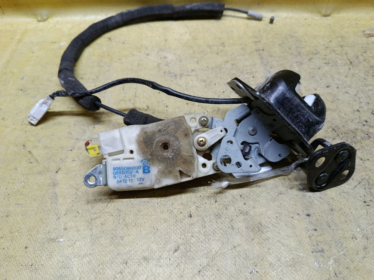 Замок двери 90550-8H300 на Nissan X-Trail NT30 Фото 2